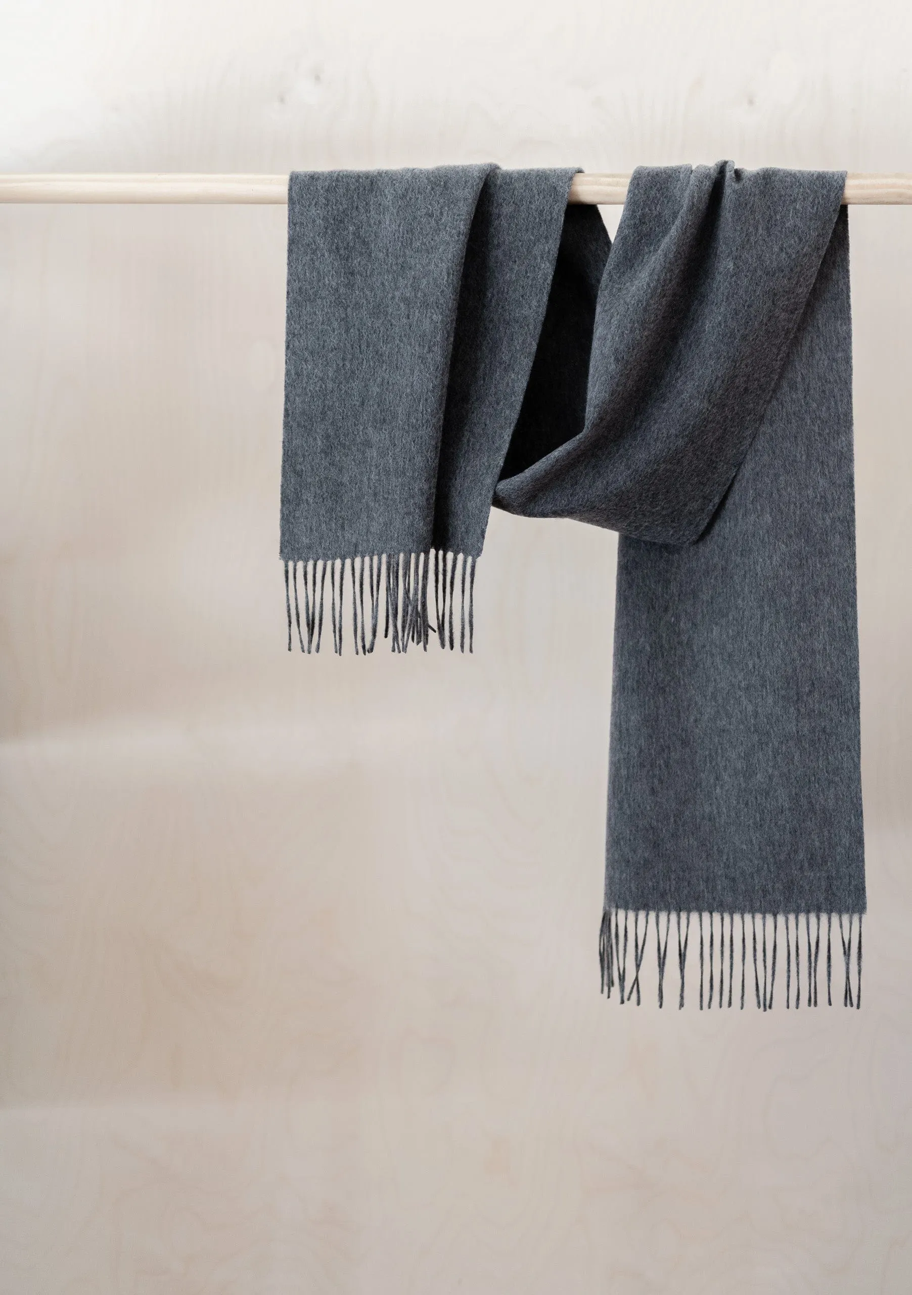 Men's Cashmere Scarf in Charcoal Melange