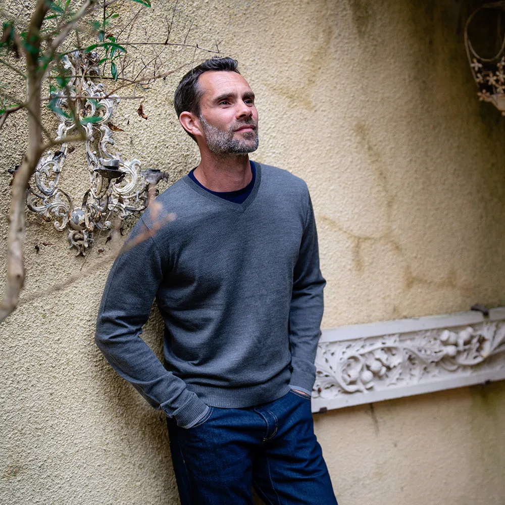 Mens Merino V Neck Sweater (Smoke/Charcoal)