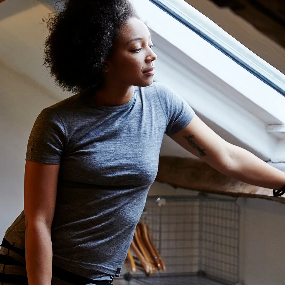 Womens Merino 150 Short Sleeve Crew (Charcoal)